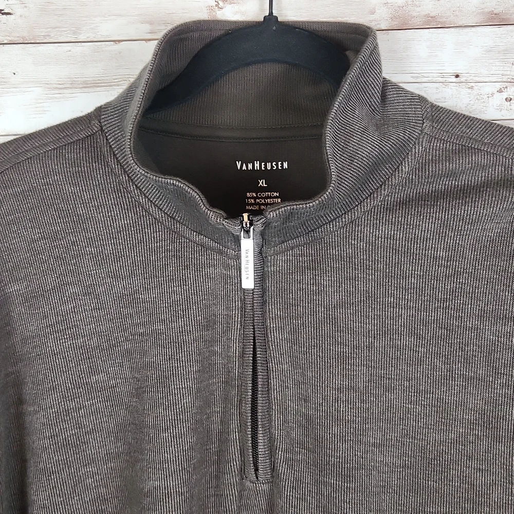 VanHeusen, Men's grayish brown pullover sweater/shirt, in great condition, Sz XL